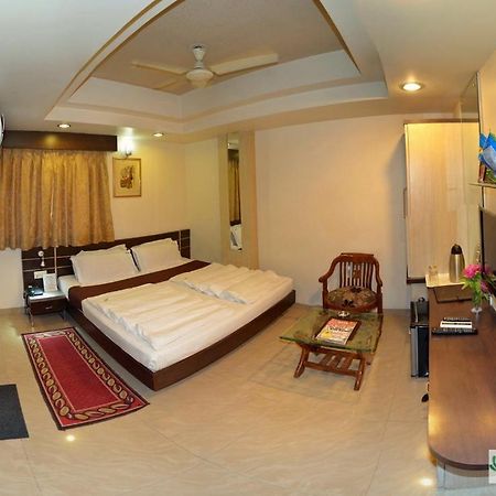 בהופאל Hotel Shree Vatika מראה חיצוני תמונה