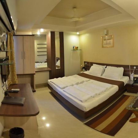 בהופאל Hotel Shree Vatika מראה חיצוני תמונה