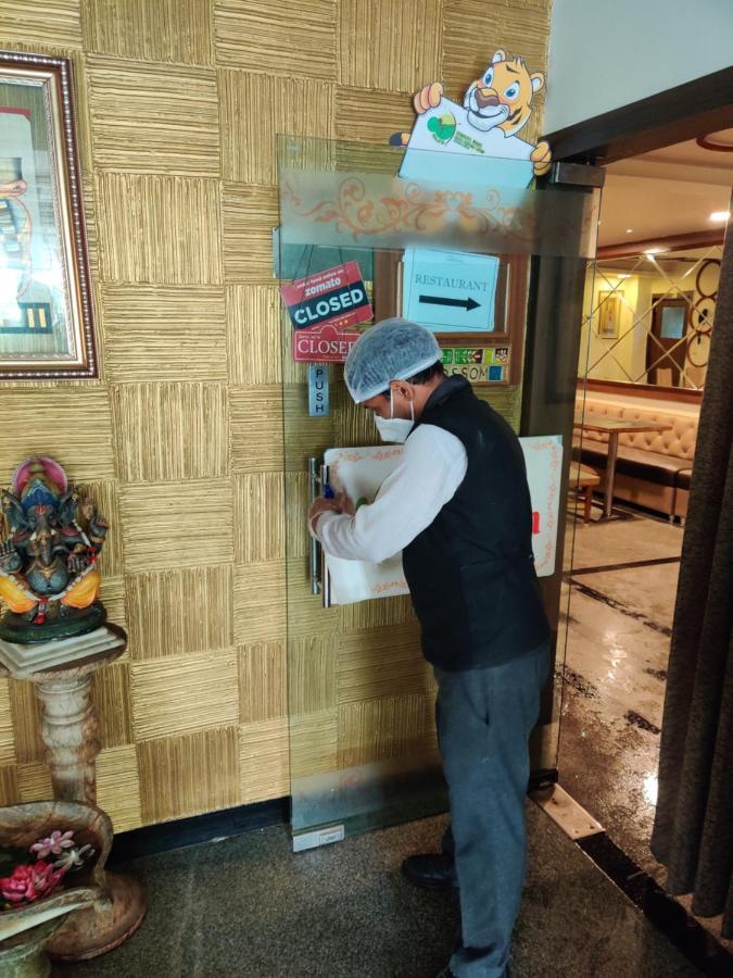 בהופאל Hotel Shree Vatika מראה חיצוני תמונה