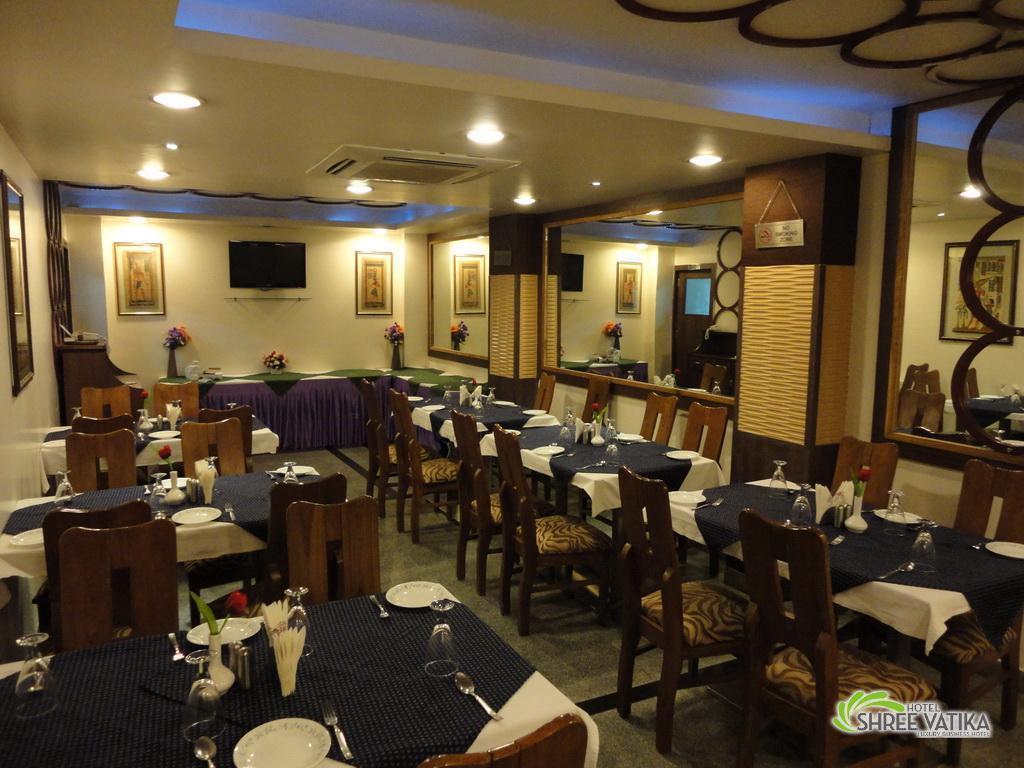 בהופאל Hotel Shree Vatika מראה חיצוני תמונה