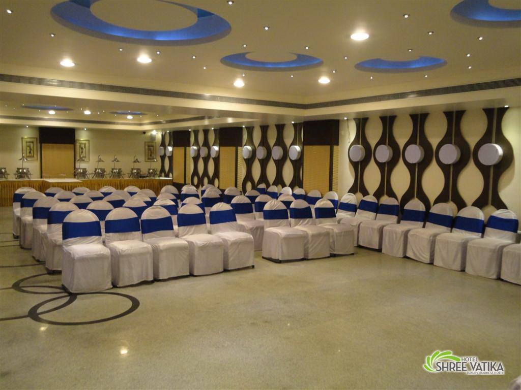 בהופאל Hotel Shree Vatika מראה חיצוני תמונה