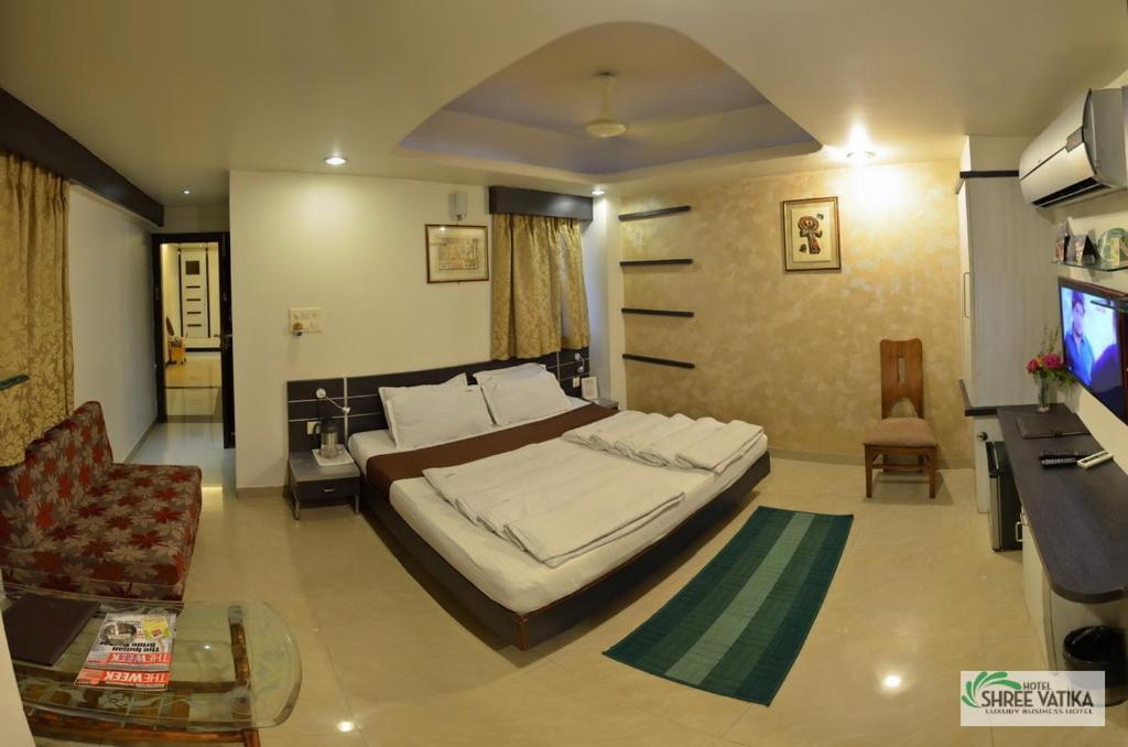 בהופאל Hotel Shree Vatika מראה חיצוני תמונה