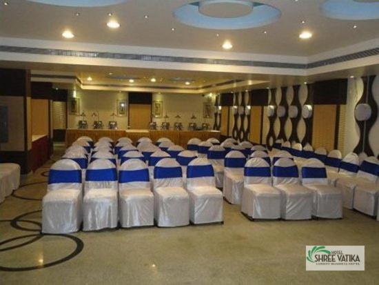 בהופאל Hotel Shree Vatika מראה חיצוני תמונה