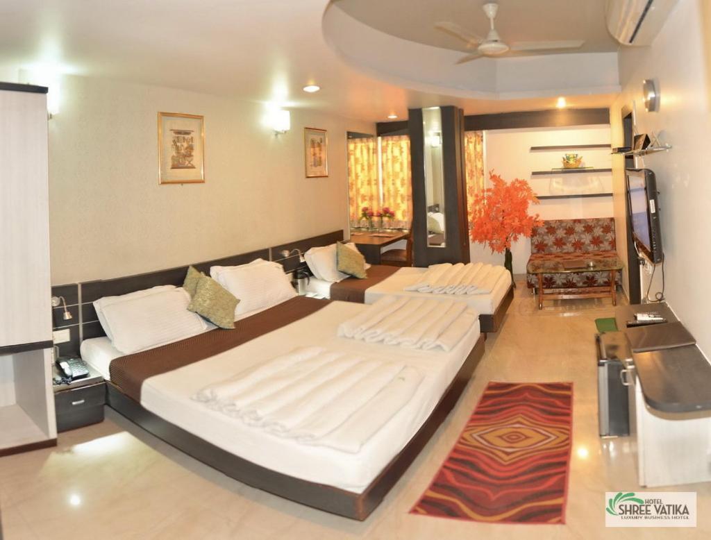 בהופאל Hotel Shree Vatika מראה חיצוני תמונה