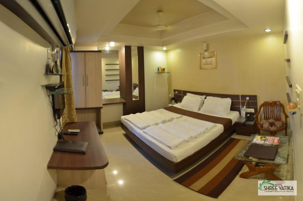 בהופאל Hotel Shree Vatika מראה חיצוני תמונה
