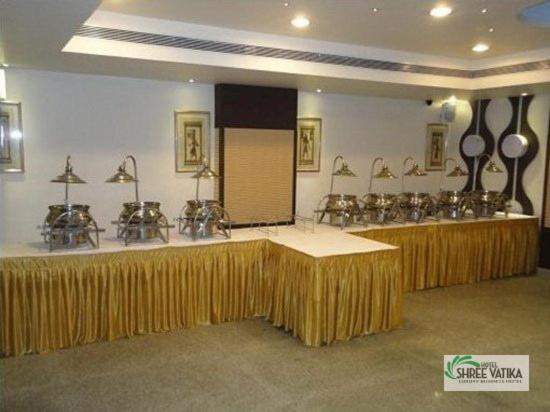 בהופאל Hotel Shree Vatika מראה חיצוני תמונה