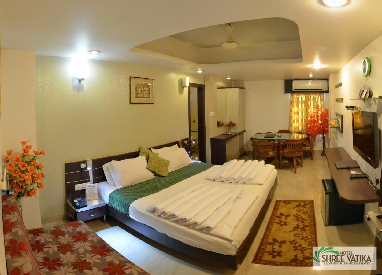 בהופאל Hotel Shree Vatika מראה חיצוני תמונה